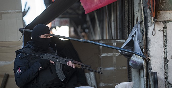 Diyarbakır Sur'da çatışma: 5 polis, 4 asker yaralı