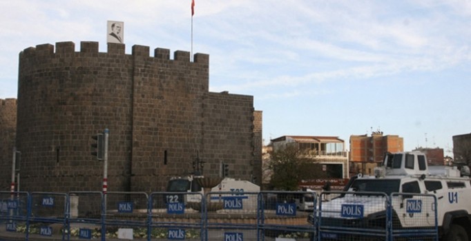 Sokağa çıkma yasağının 27. gününde Sur'da çatışmalar sürüyor