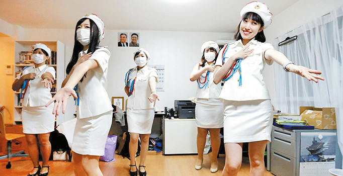 ‘Çılgın’ lidere çılgın hayranlar