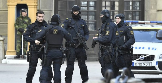İsveç'te aşırı sağcı örgüt üyelerinin evine baskın