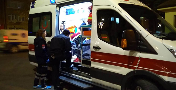 Sivas'ta elma yüklü tır devrildi: 1 ölü