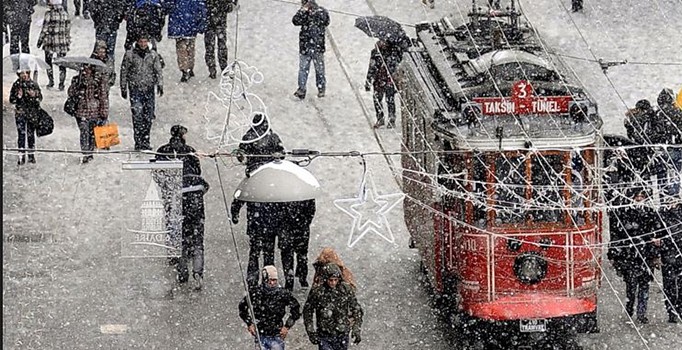 İstanbul'da okullar bugün tatil mi? İstanbul Valiliği'nden 'kar' açıklaması