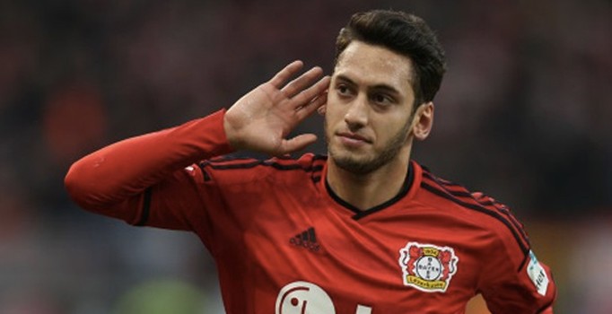 Hakan Çalhanoğlu yılın en iyisine aday gösterildi