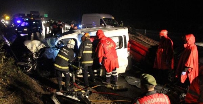 TEM'de zincirleme kaza: 1 ölü, 9 yaralı