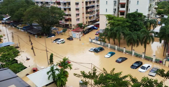 Malezya’daki sel ve fırtına! 5 bin 478 kişi tahliye edildi
