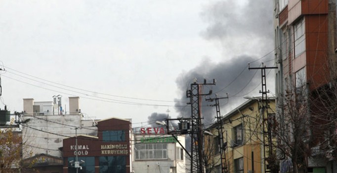 Diyarbakır Sur'da patlama: 2 asker yaralı