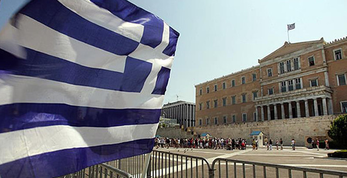 Yunanistan'da PASOK'a silahlı saldırı düzenlendi