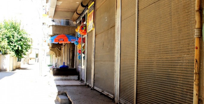 Sur'da yasak kalktı fakat kepenkler kapalı kaldı