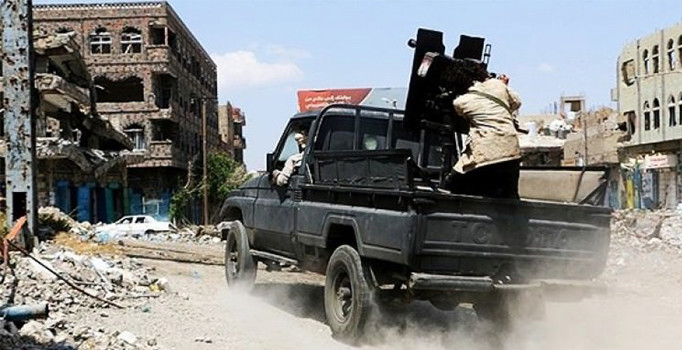 Yemen 4 askeri bölgeyi Husiler'den geri aldı