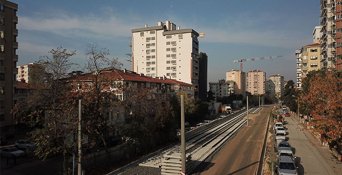 Banliyö hatlarına ilk raylar döşenmeye başladı