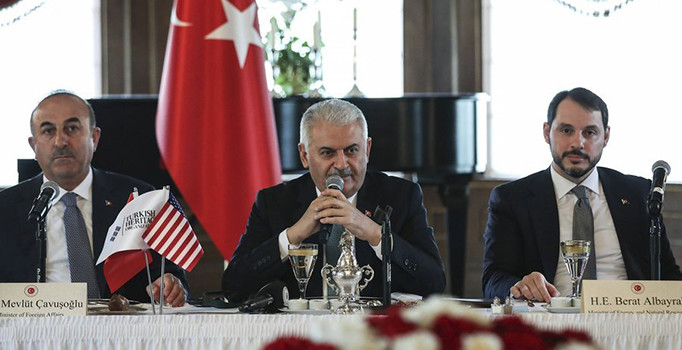 Binali Yıldırım ABD'de kanaat önderleriyle bir araya geldi