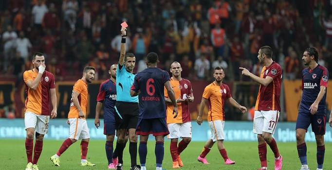 Mete Kalkavan gösterdiği kırmızı kartlarla ligi kızarttı