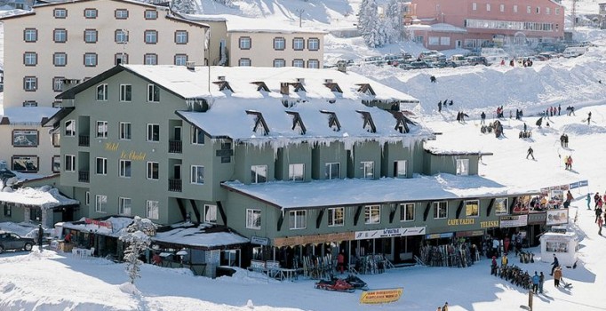Uludağ'da kar yağışı başladı tatilciler sevindi