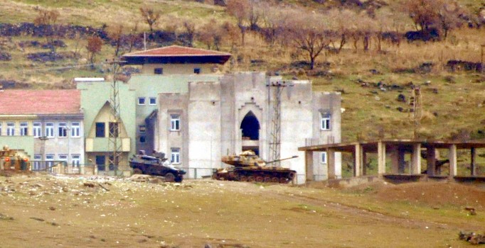 Şırnak Cizre'ye büyük askeri sevkiyat yapıldı