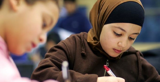 Almanya'da çatı örgütlerine İslam dersi vetosu