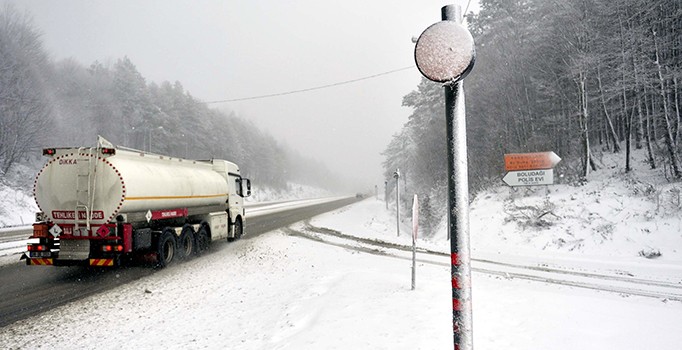 Bolu Dağı'nda kar etkili oluyor- TEM Bolu Dağı'nda trafikte son durum ne?