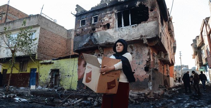 Sur'daki terör mağdurlarına 1 buçuk milyon lira destek