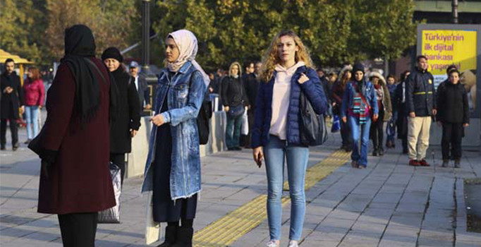 Türkiye'nin dört bir yanında saat 09.05'te hayat durdu