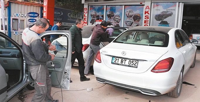 Ülkenin derdi cam filmi