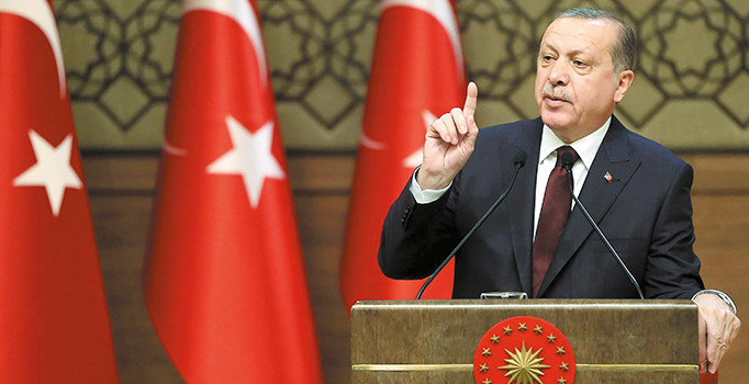 O gece sevinçle telefona sarılanları biliyoruz