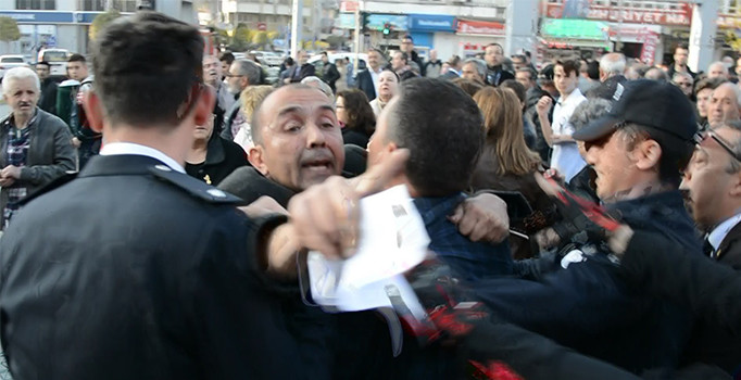 FETÖ'den yargılanan müdür 10 Kasım törenini karıştırdı