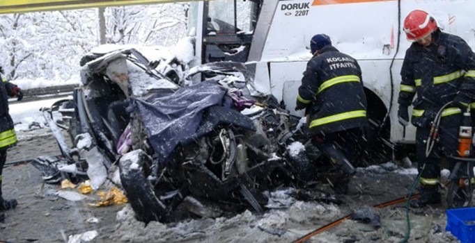 İstanbul'da kar yağışı nedeniyle 7 saat içinde 73 trafik kazası meydana geldi