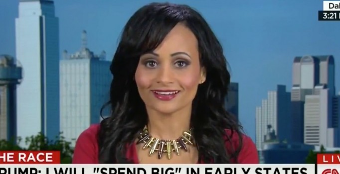 Trump'ın sözcüsü, mermilerden yapılmış kolyesiyle tepki çekti