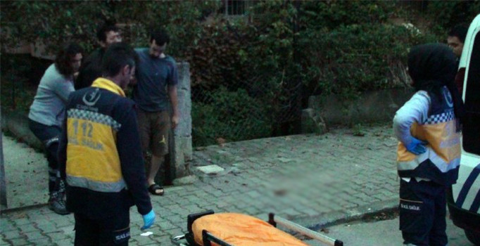 Evinde bıçaklanan Özbekistanlı kapı kapı dolaşarak yardım istedi