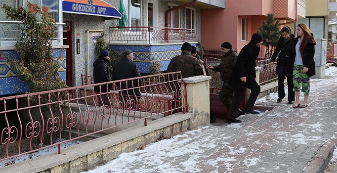 Sur'da şehit düşen Özel Harekat polisi Kenan Ardıç'ın Sivas'taki babaevinde yas var