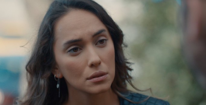 Sette büyük şok! Duygu Sarışın'ın yüzü yandı