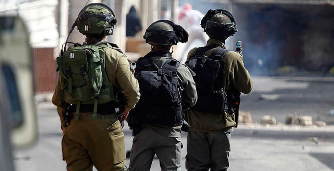 İsrail ordusuna ait askeri araç Filistinli çocuğa çarptı