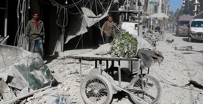 Halep'te pazar yerine hava saldırısı
