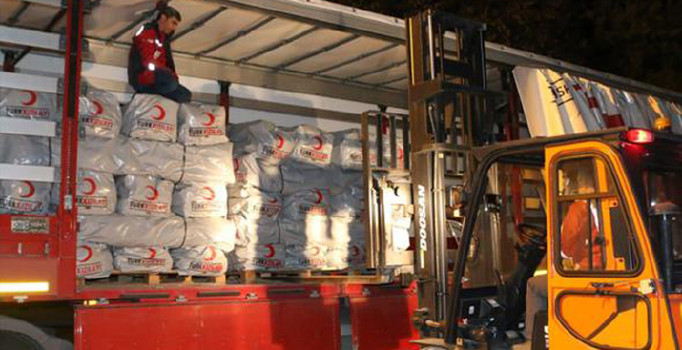 Irak'a ulaşan ilk yardım ekibi Türk Kızılayı oldu