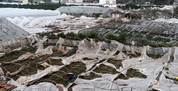 Hortum, Antalya'nın batısını yıktı geçti, 38 kişi yaralandı