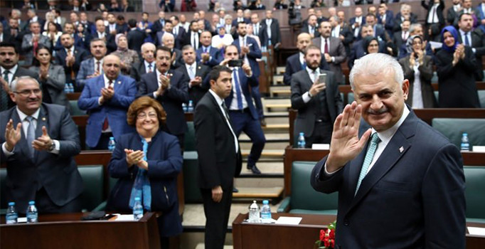 AK Parti grup yönetimi ve Meclis başkanlıklarında değişiklik yok