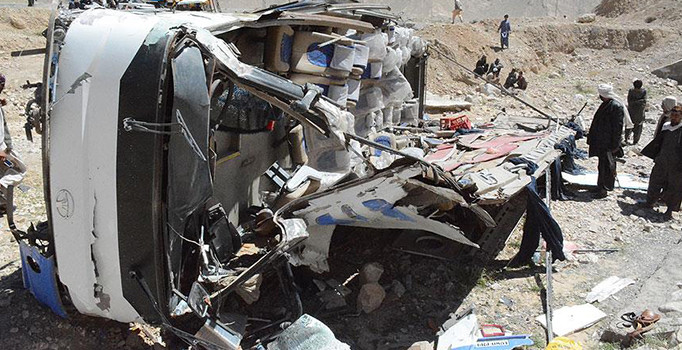 Etiyopya'da yolcu minibüsü devrildi: 21 ölü