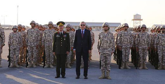 Cumhurbaşkanı Erdoğan Katar'daki Türk üssünü ziyaret etti