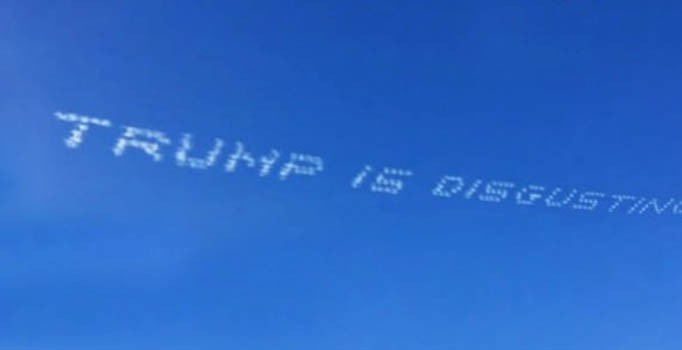 Donald Trump'a gökyüzünden protesto: İğrençsin