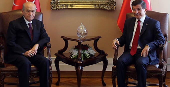 Davutoğlu yarın Bahçeli ile yeni anayasayı görüşecek