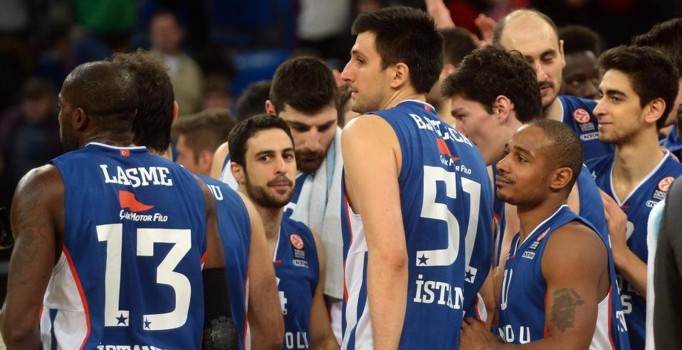 Anadolu Efes nefes kesen mücadelede Rönesans TED Ankara Kolejliler'i 75-72 yendi