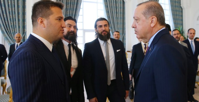 Erdoğan, Diriliş Ertuğrul oyuncularıyla sohbet etti