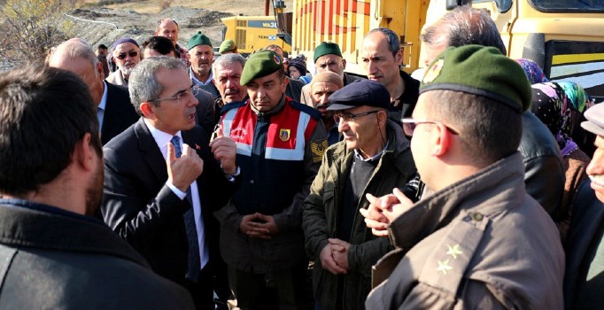 Kastamonu'da kaymakam mühürlü maden ocağı yetkilisini azarladı