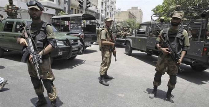 Pakistan'da silahlı saldırı: 4 ölü