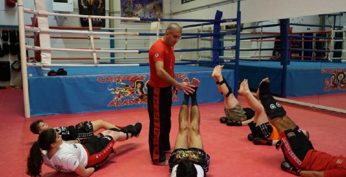 Köln'de Türk spor hocası çocuklarının gözü önünde darp edildi