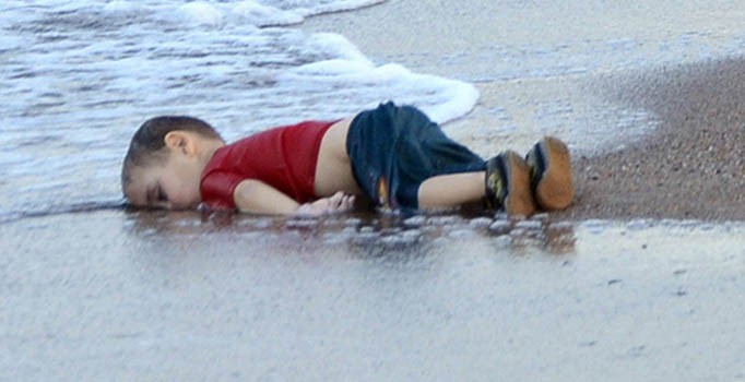 DHA'nın "Alan Kurdi" fotoğrafı CNN programında "yılın fotoğrafı"