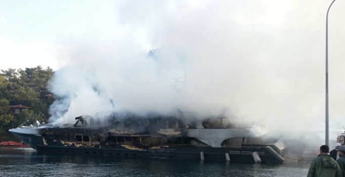 Ünal Aysal'ın 25 milyon euroluk lüks yatı Barbie kül oldu