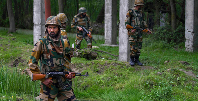 Hint askerinin açtığı ateş sonucu 2 Pakistanlı sivil öldü