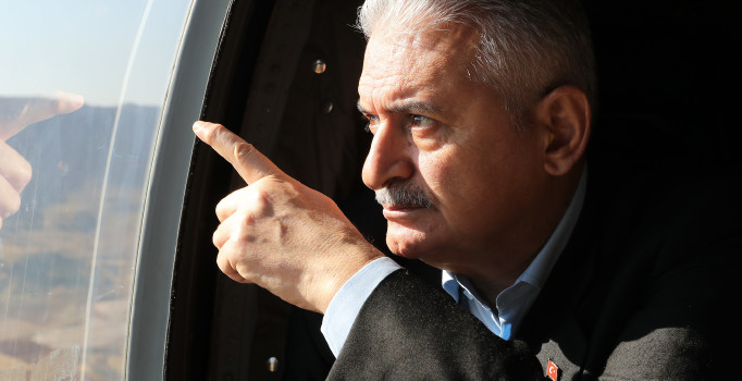 Başbakan Yıldırım Şırnak'ta üs bölgelerini ziyaret etti