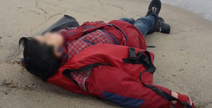 Balıkesir Ayvalık ve İzmir Dikili'de 27 göçmenin cesedi sahile vurdu