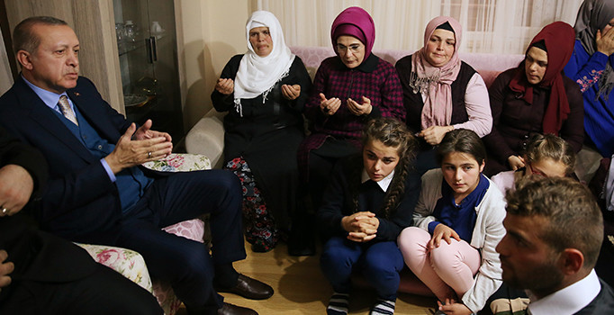 Cumhurbaşkanı Erdoğan şehit Eren Bülbül’ün ailesini ziyaret etti